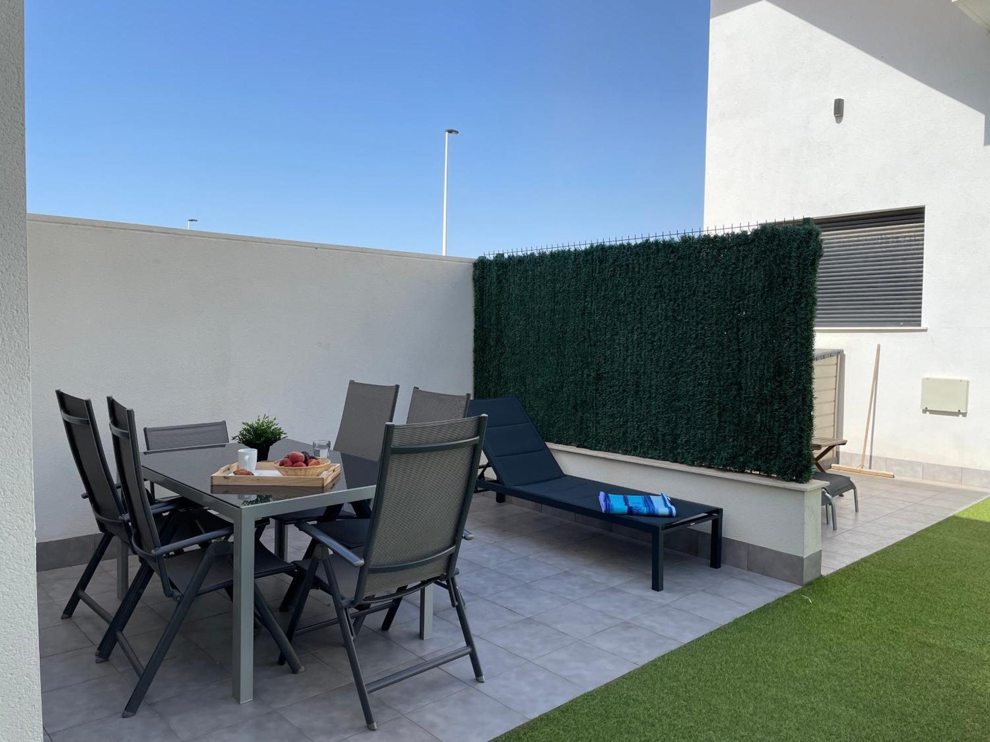 Modern With Pool Area Apartment *
